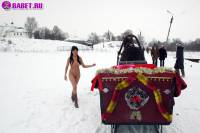 порно фотосессия Фото обнаженной целки на коне фото-92.йпг