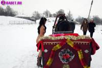 порно фотосессия Фото обнаженной целки на коне фото-96.йпг