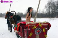 порно фотосессия Фото обнаженной целки на коне фото-9.йпг