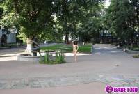 порно фотосессия Целка ходит голая по горсаду фото-107.йпг