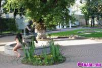 порно фотосессия Целка ходит голая по горсаду фото-20.йпг