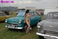 порно фотосессия Голая целка на московской авто выставке фото-25.йпг