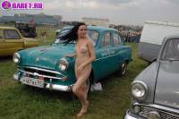 порно фотосессия Голая целка на московской авто выставке фото-31.йпг