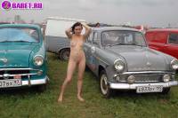 порно фотосессия Голая целка на московской авто выставке фото-36.йпг