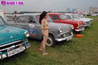 порно фотосессия Голая целка на московской авто выставке фото-42.йпг