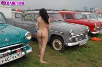 порно фотосессия Голая целка на московской авто выставке фото-50.йпг