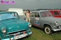 порно фотосессия Голая целка на московской авто выставке фото-5.йпг