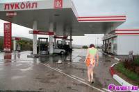 порно фотосессия Голые девчёнки на автозаправке фото-44.йпг