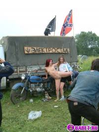 порно фотосессия Две проститутки приехали на мото шоу фото-16.йпг