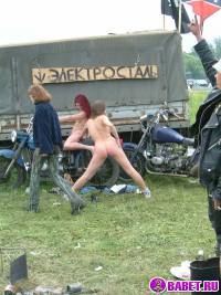 порно фотосессия Две проститутки приехали на мото шоу фото-61.йпг