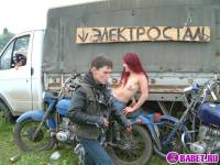 порно фотосессия Две проститутки приехали на мото шоу фото-8.йпг
