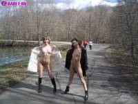 порно фотосессия Девчёнки пришли в московский парк раздеться фото-38.йпг