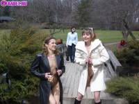 порно фотосессия Девчёнки пришли в московский парк раздеться фото-47.йпг