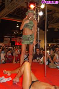 порно фотосессия Нудистское стриптиз шоу фото-7.йпг