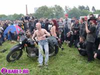 порно фотосессия Обсалютно голые девченки среди толпы фото-41.йпг