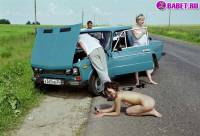 порно фотосессия Сломалсь машина надо раздеваться фото-46.йпг