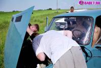 порно фотосессия Сломалсь машина надо раздеваться фото-50.йпг