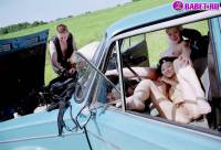 порно фотосессия Сломалсь машина надо раздеваться фото-54.йпг