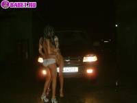 порно фотосессия Голые девчёнки на фоне автомобиля фото-35.йпг
