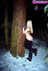 порно фотосессия Голые ночью в зимнем лесу фото-13.йпг