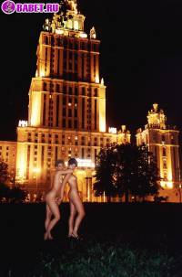 порно фотосессия Две голые девченки приехали покорять москву фото-37.йпг