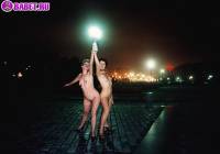 порно фотосессия Две голые девченки приехали покорять москву фото-57.йпг