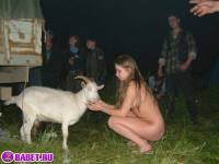 порно фотосессия Русские девчёнки разделись на байкер шоу фото-128.йпг