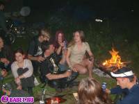 порно фотосессия Русские девчёнки разделись на байкер шоу фото-13.йпг