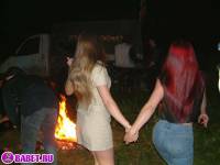 порно фотосессия Русские девчёнки разделись на байкер шоу фото-1.йпг