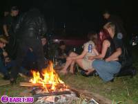 порно фотосессия Русские девчёнки разделись на байкер шоу фото-20.йпг