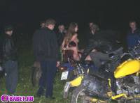 порно фотосессия Русские девчёнки разделись на байкер шоу фото-62.йпг